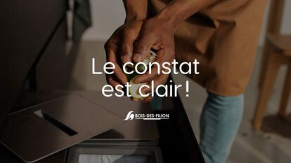 Hand that recycles with the campaign tagline. Erod, Quebec advertising agency.  